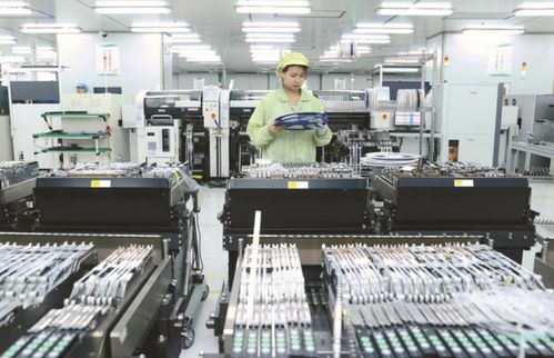 在車間內制造產品